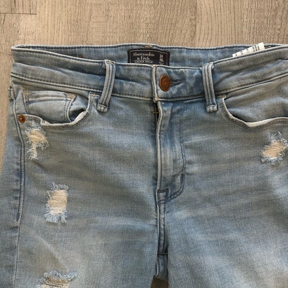 Stylish Blue Distressed Women's Jeans - Picture 2 of 8
